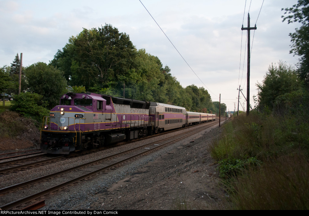 MBTA 1120 at Cross Rd. 